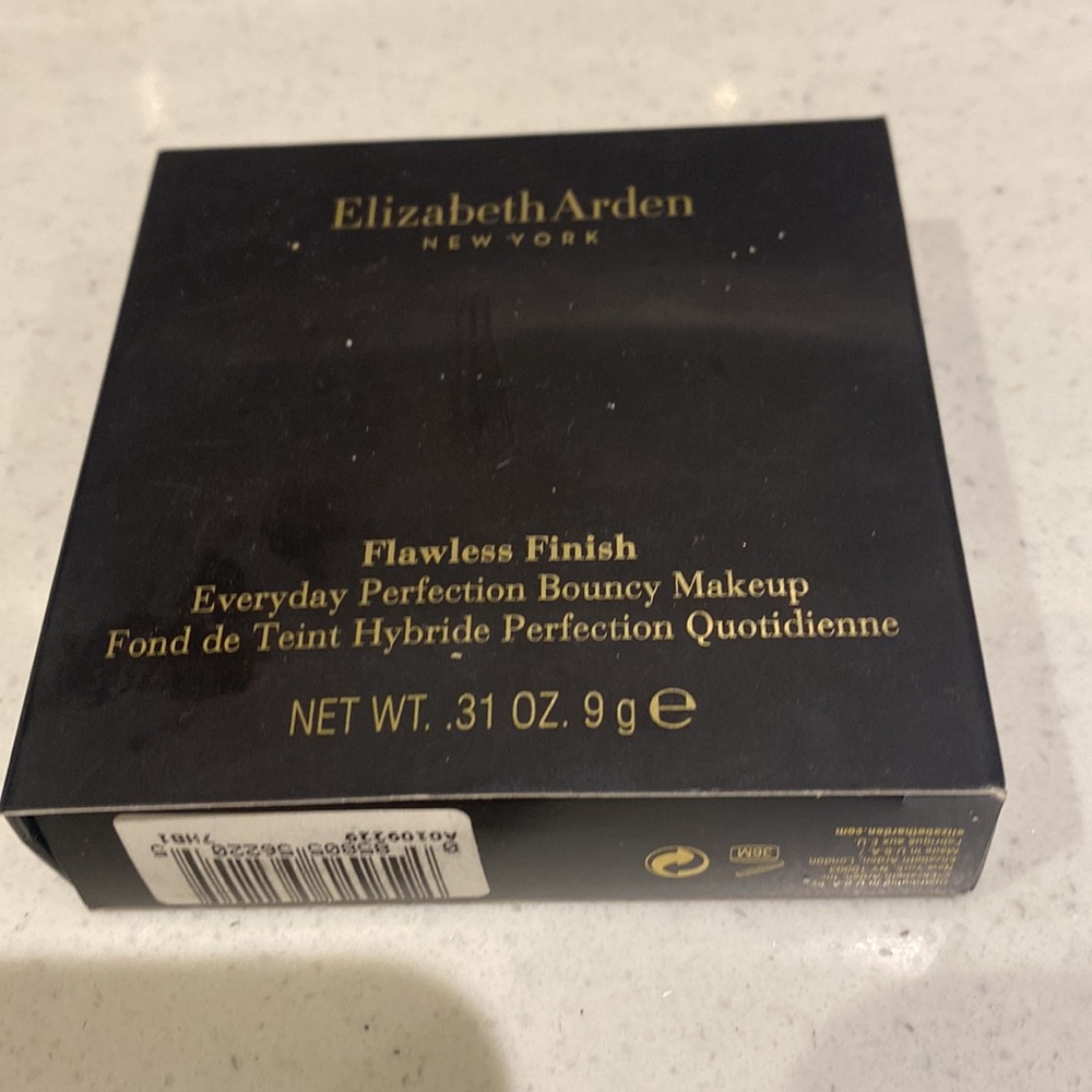 Elizabeth Arden Flawless Finish Bouncy Makeup - golden Ivory - Picture 4 of 7